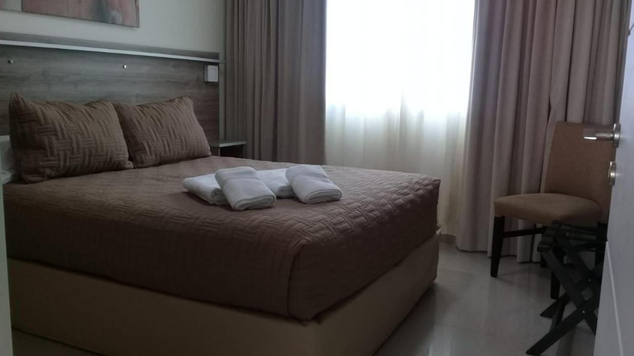 Illia 121 Apart Hotel Neuquén Rom bilde