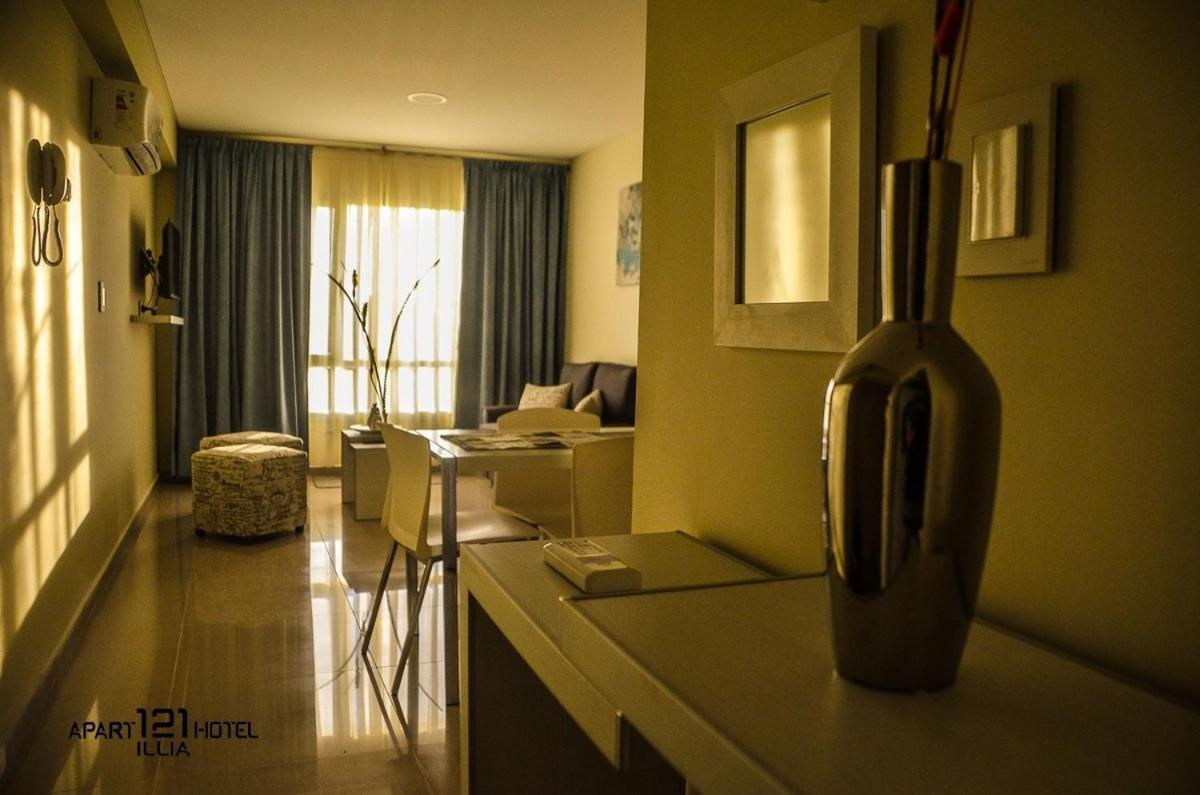 Illia 121 Apart Hotel Neuquén Eksteriør bilde